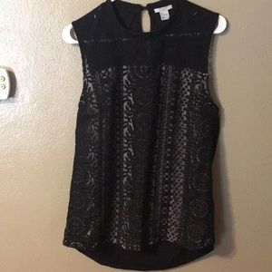 Hi-neck sleeveless top